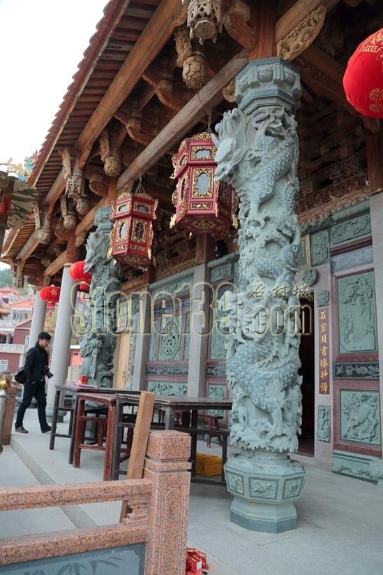 青石是寺廟浮雕建筑常用的石材