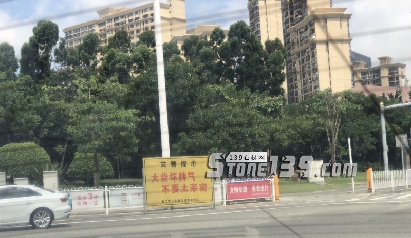 福建水頭違規(guī)大貨車，還有沒有人管管了？！