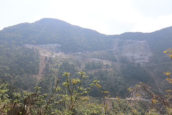 四川廣元市旺蒼縣大河鄉(xiāng)石材礦山過(guò)度開(kāi)采，嚴(yán)重破壞生態(tài)環(huán)境，環(huán)保部門(mén)已介入調(diào)查