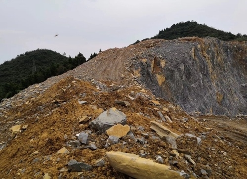 四川達州大竹縣、渠縣交界露天采石場開采無序，被督察組點名通報