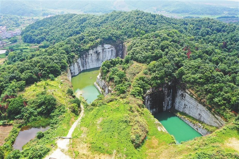 江西芝麻白礦山產區(qū)復綠后的都昌蘇山15、19號礦區(qū)