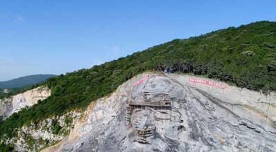 湖北“變廢為寶”，花2.5億改廢棄采石場(chǎng)，建成我國(guó)最大山體雕像，當(dāng)?shù)厝耍汉苡幸饬x 