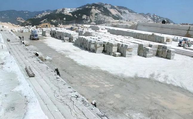 湖北隨州黃金麻花崗巖礦山